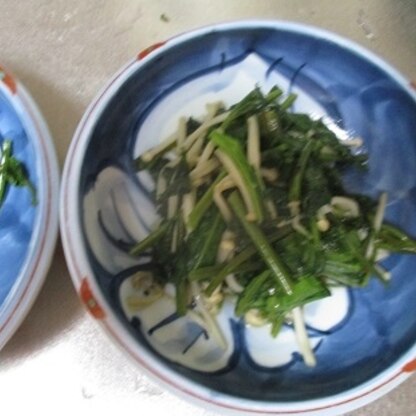 空芯菜とえのき、シャキシャキしてとても美味しかったです。
ニンニクとトウガラシも入れてみました。